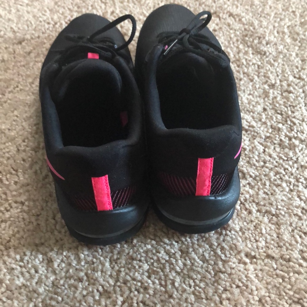 Nike - Picture 3 of 3